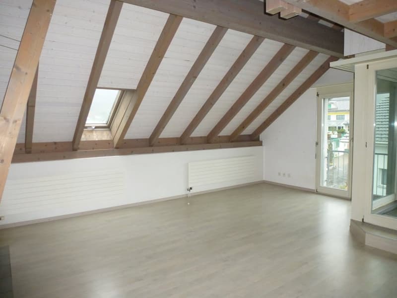 Charmante 4-Zimmer-Dachwohnung in Buttikon SZ – ab Oktober 2026 zu vermieten (5)