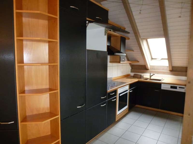 Charmante 4-Zimmer-Dachwohnung in Buttikon SZ – ab Oktober 2026 zu vermieten (2)