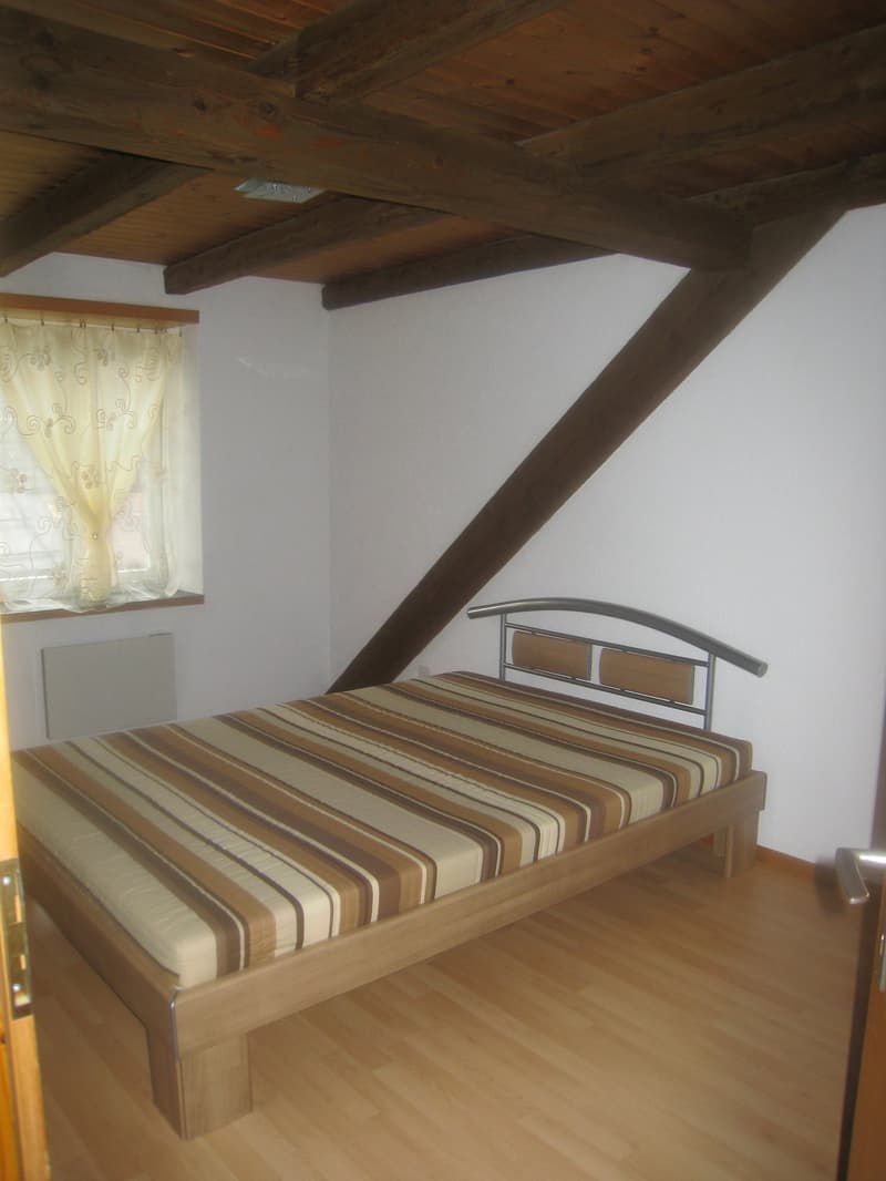 Charmante 3.5-Zimmer-Dachwohnung in Glarus Süd (8)