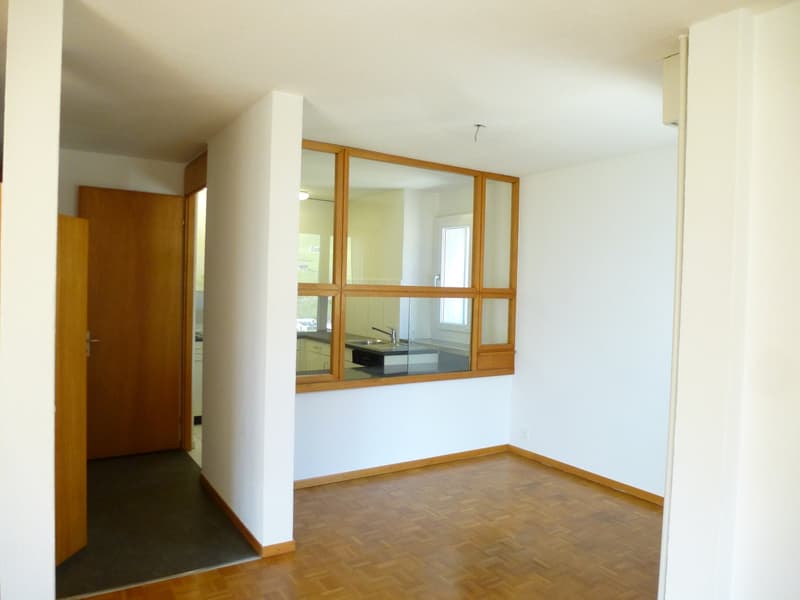Helle 3-Zimmer-Wohnung mit Balkon in Glarus (2)