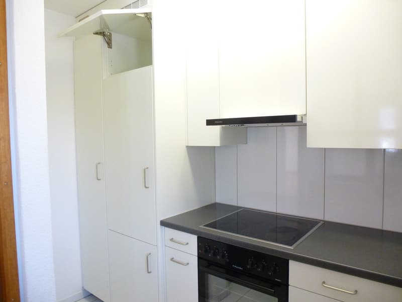 Helle 3-Zimmer-Wohnung mit Balkon in Glarus (3)