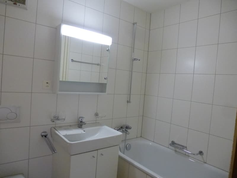Helle 3-Zimmer-Wohnung mit Balkon in Glarus (8)