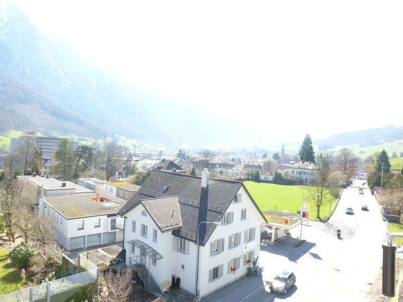 Helle 3-Zimmer-Wohnung mit Balkon in Glarus (9)