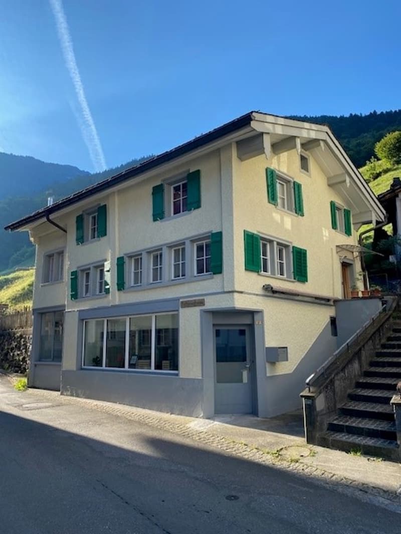 Charmante 3.5- Zimmer-Wohnung mit Cheminée in Schwanden GL (1)