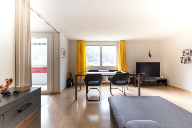 Helle 4.5-Zimmer-Wohnung im 3. OG mit Bergblick in Glarus Nord (4)