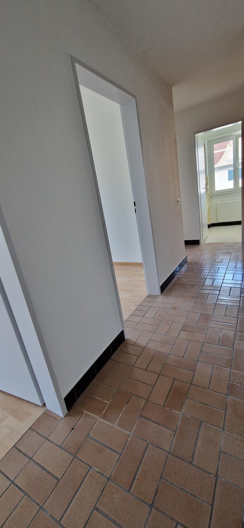 Teilsanierte 4.5-Zimmerwohnung nahe Dorfplatz (7)