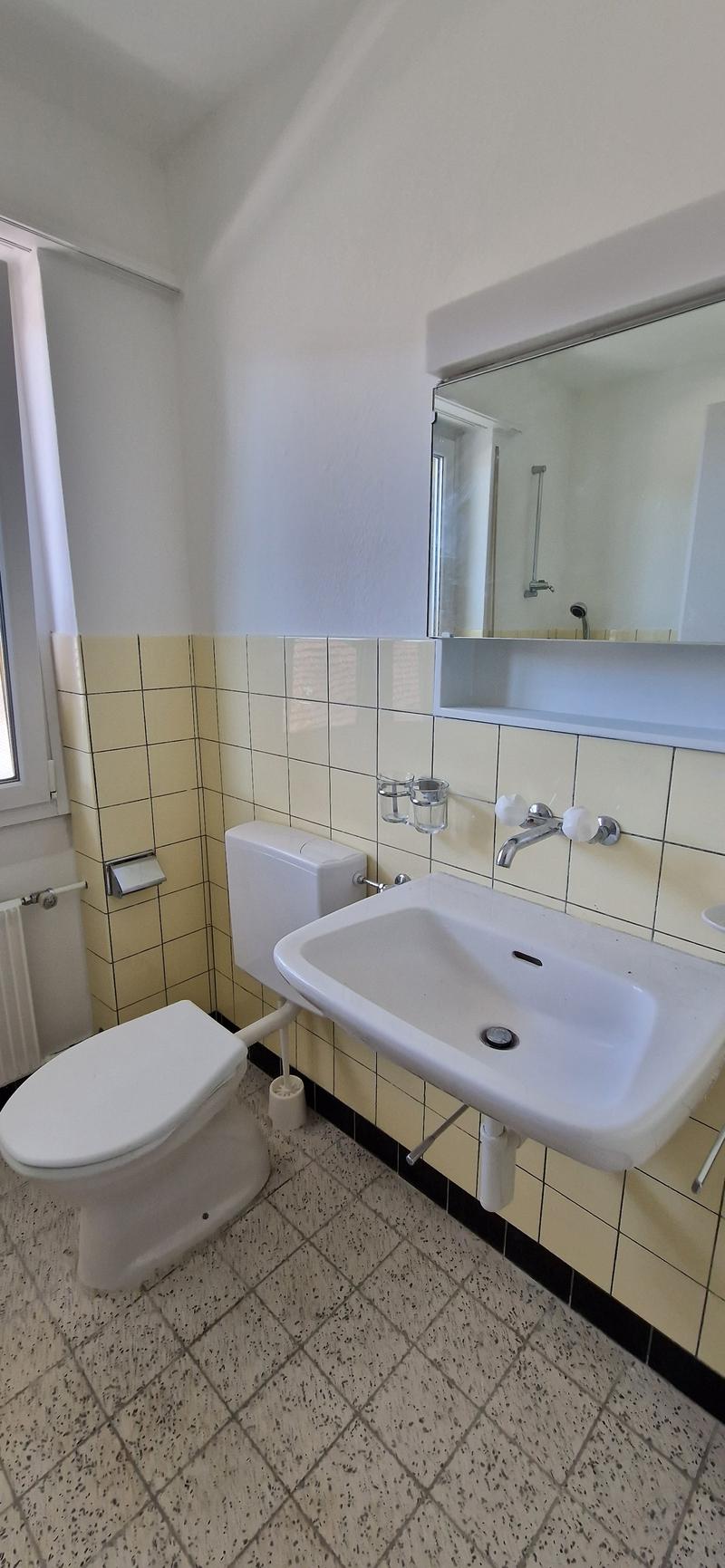Teilsanierte 4.5-Zimmerwohnung nahe Dorfplatz (8)