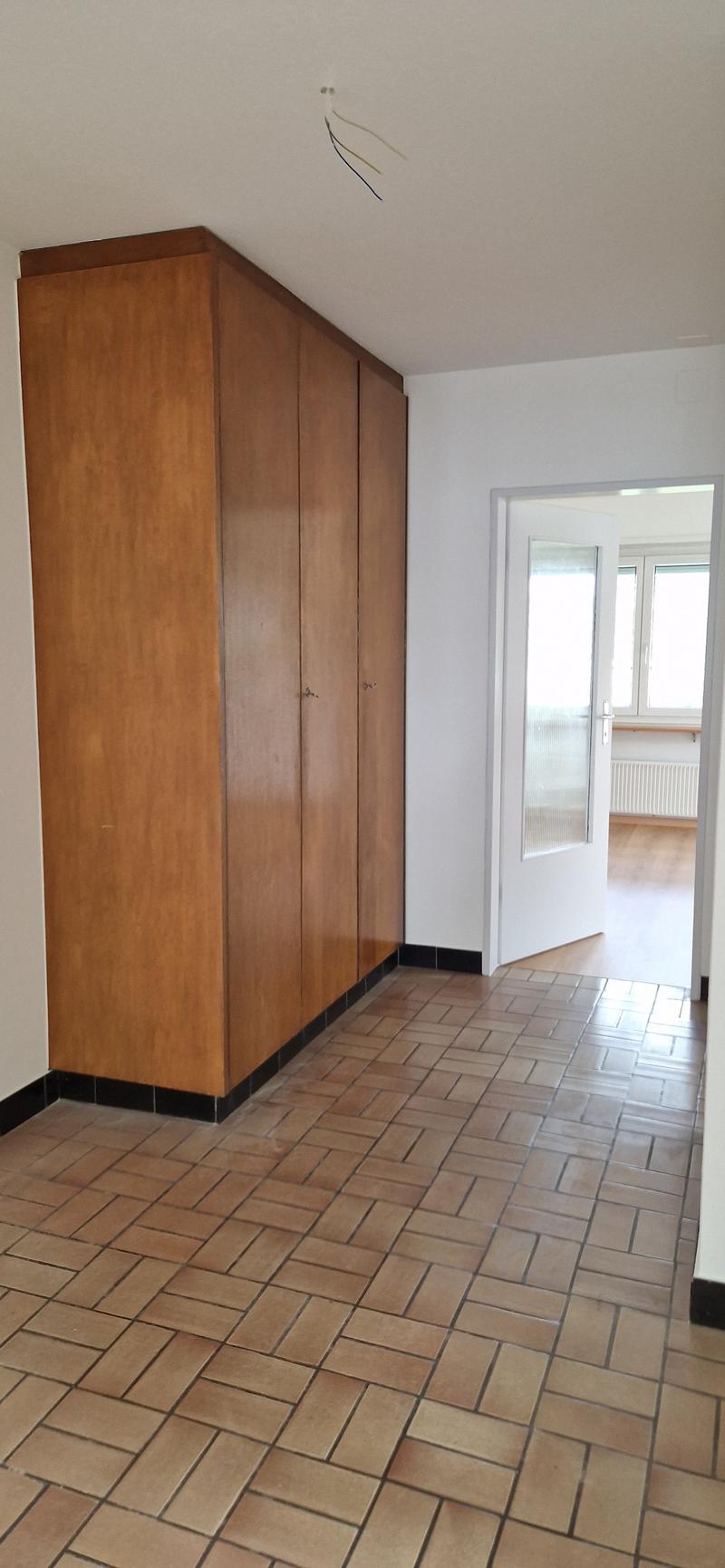 Teilsanierte, gemütliche 3-Zimmer-Wohnung nahe Dorfplatz (7)