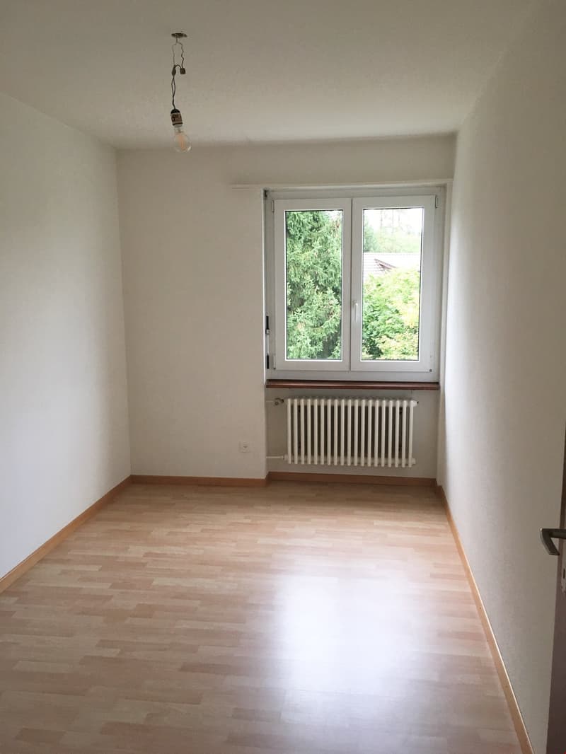 Gemütliche und helle 3 1/2-Zimmerwohnung im Hochparterre mit grossem Eckbalkon (8)
