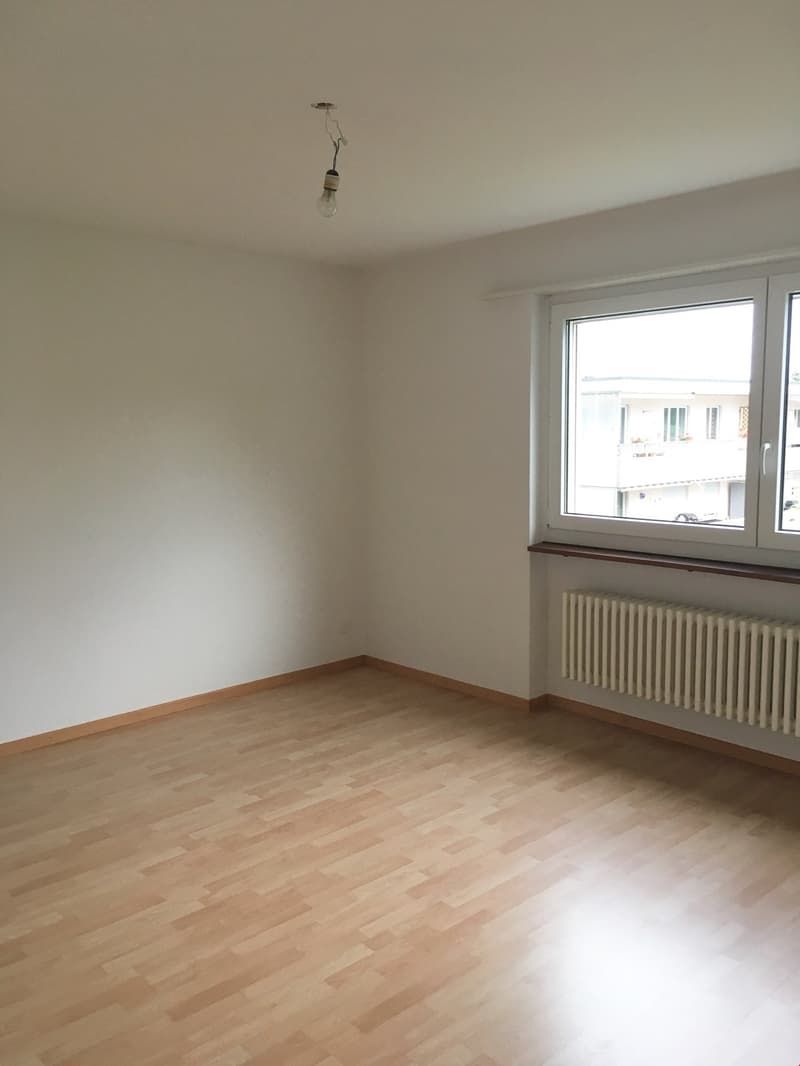 Gemütliche und helle 3 1/2-Zimmerwohnung im Hochparterre mit grossem Eckbalkon (7)