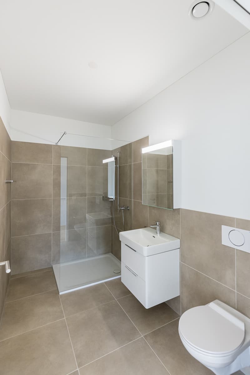 Badezimmer mit Dusche