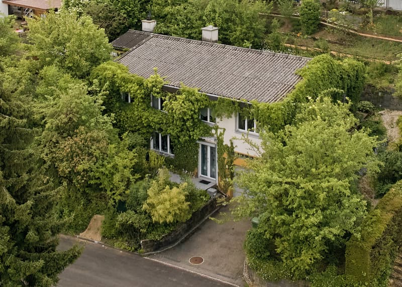 GEMÜTLICHES EINFAMILIENHAUS MIT GARTENIDYLLE IM BAURECHT (1)