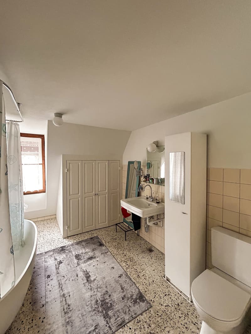 Charmante 3.5-Zimmer Dachwohnung auf zwei Etagen mitten in Bern (3)