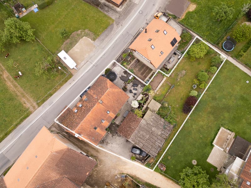 VIELSEITIGES WOHN- UND GESCHÄFTSHAUS (11)