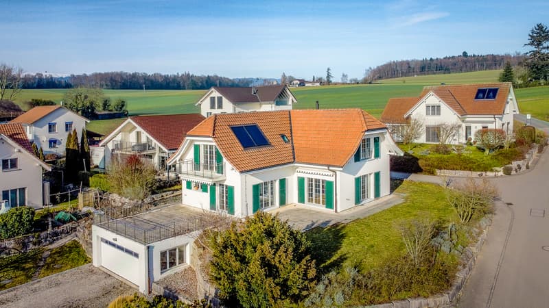 LANDHAUS-PARADIES MIT RAUM FÜR LEBEN UND TRÄUME (1)