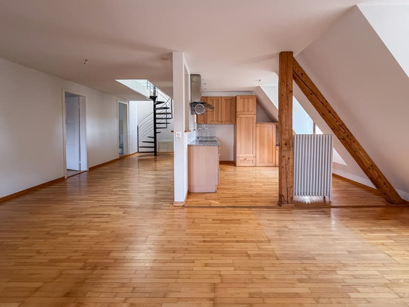 CHARMANTE 3.5-ZIMMER-DACHWOHNUNG AUF ZWEI ETAGEN MITTEN IN BERN (1)