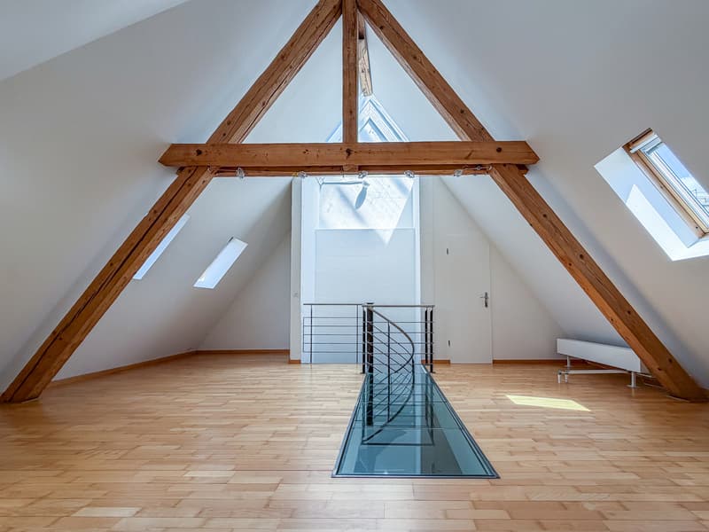 CHARMANTE 3.5-ZIMMER-DACHWOHNUNG AUF ZWEI ETAGEN MITTEN IN BERN (11)