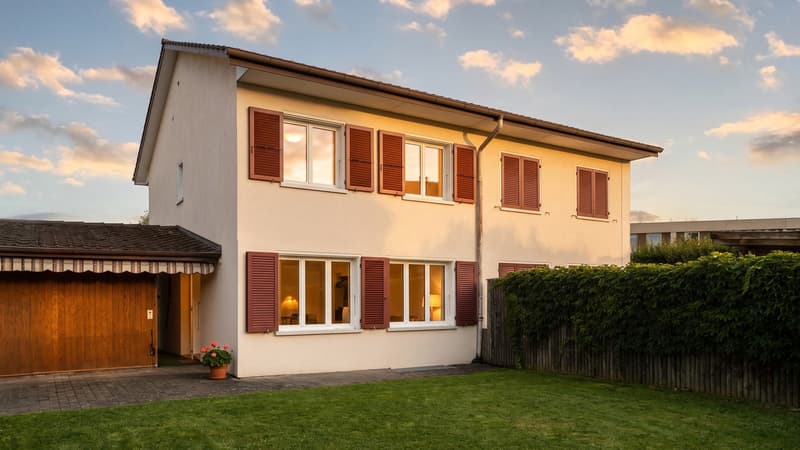 CHARMANTE DOPPELHAUSHÄLFTE MIT SONNIGEM GARTEN (13)