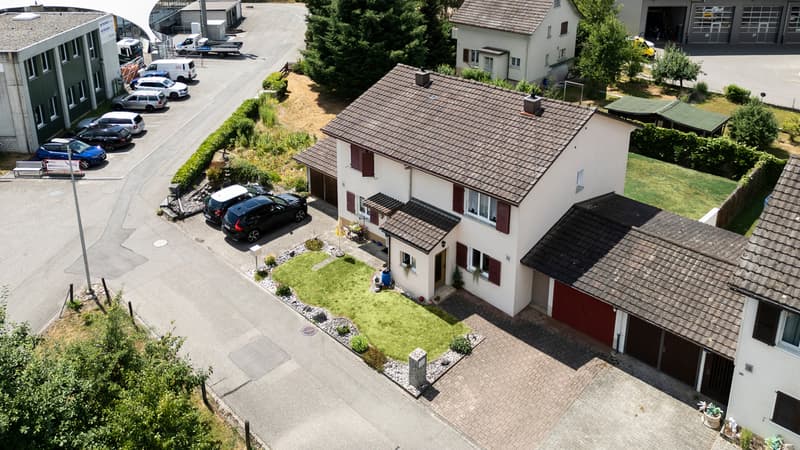 CHARMANTE DOPPELHAUSHÄLFTE MIT SONNIGEM GARTEN (11)