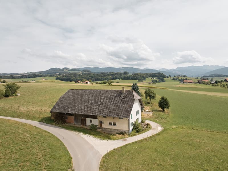 NATURNAHES WOHNERLEBNIS MIT WEITLÄUFIGEM PANORAMA (1)