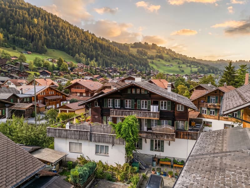 HISTORISCHES WOHN- UND GESCHÄFTSHAUS IM HERZEN VON ZWEISIMMEN (1)