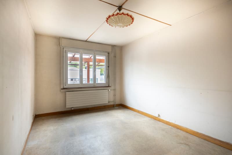 FREISTEHENDES HAUS MIT ZWEI WOHNUNGEN UND POTENZIAL (10)