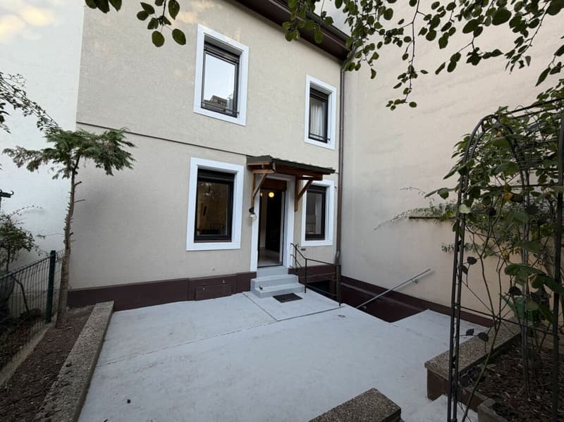 Renoviertes 6-Zimmer-Stadthaus mit schönem Garten (6)