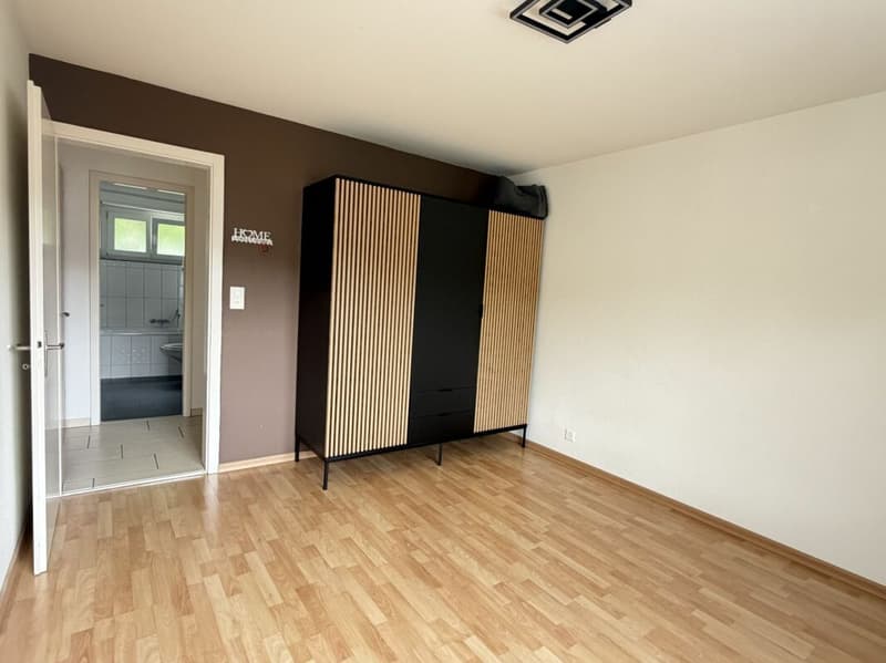 3.5-Zimmer-Wohnung mit Balkon und Aussenparkplatz (8)