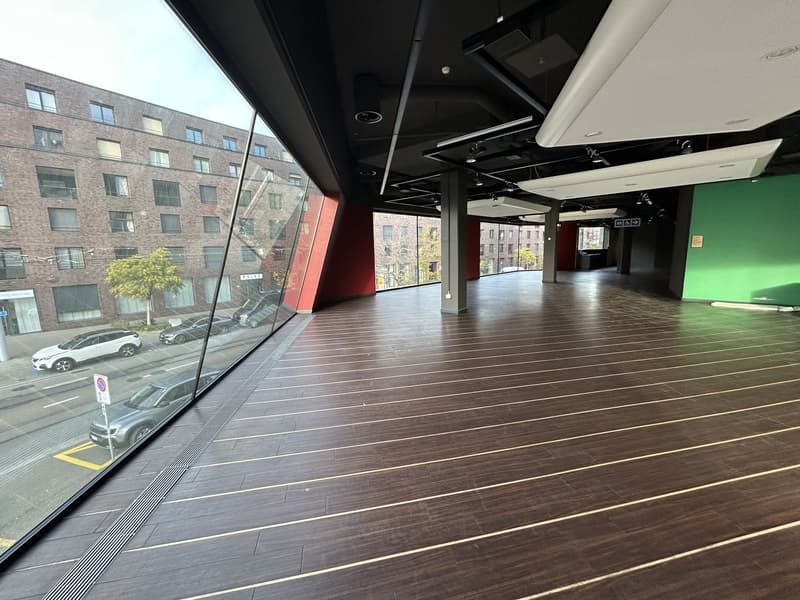 Espace commercial attractif au Voltacenter - au cœur de St. Johann (4)