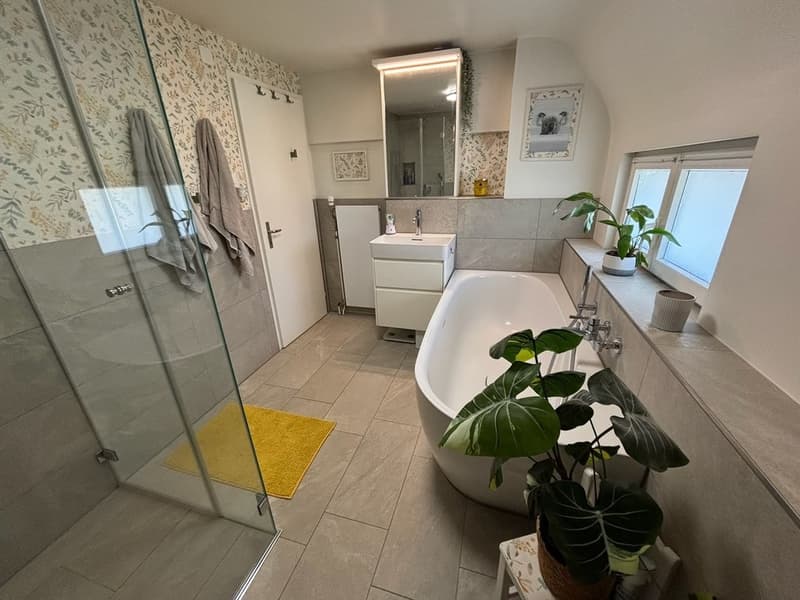 Bad mit Badewanne