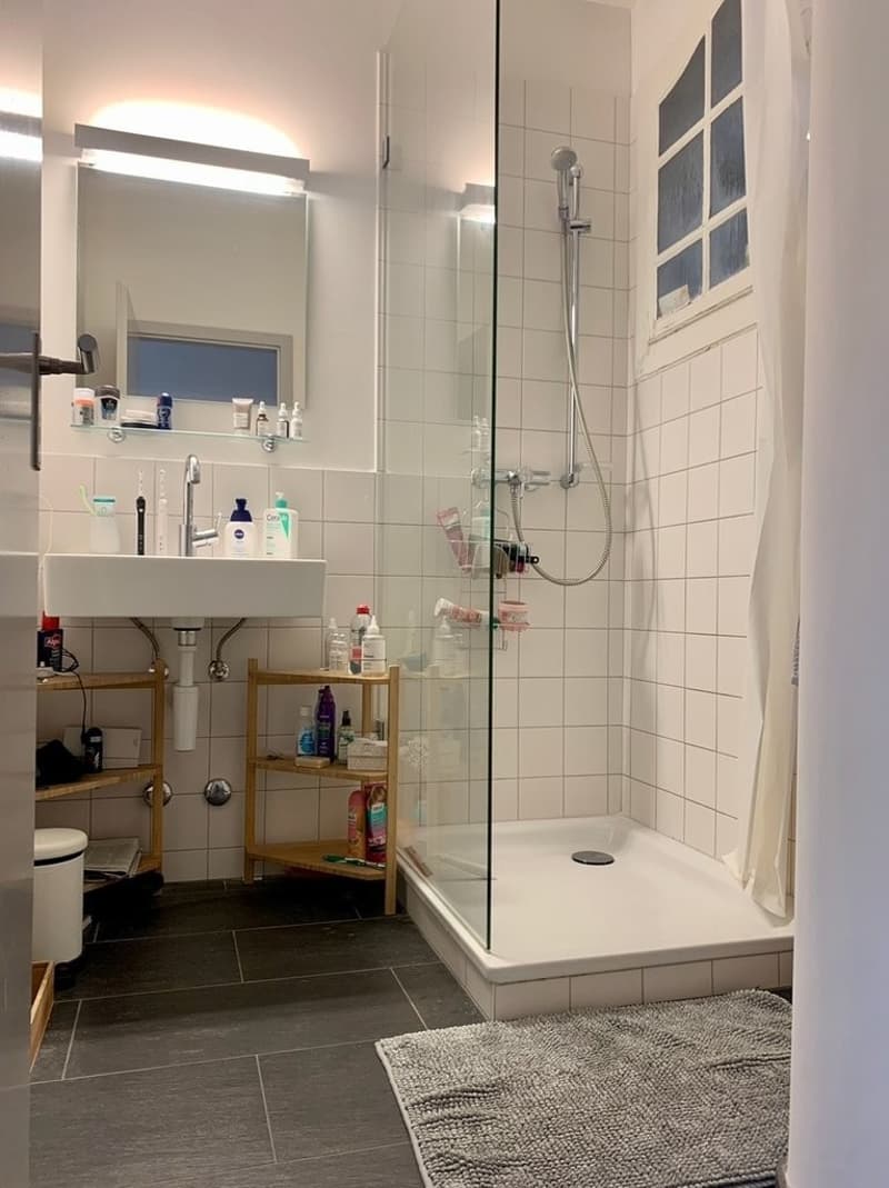 Badezimmer mit Dusche
