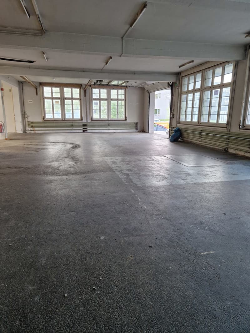 Gewerbehalle rechts
