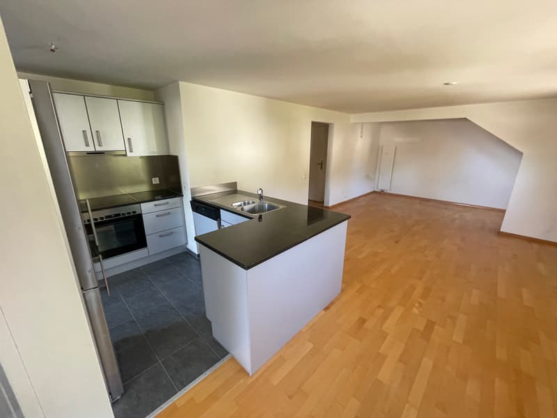 Tolle 4.5-Zimmer-Dachwohnung mit Terrasse inklusive eigener Garage (1)