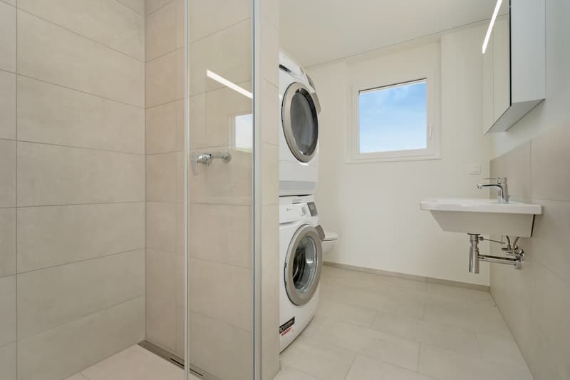 Badezimmer mit Duschwanne