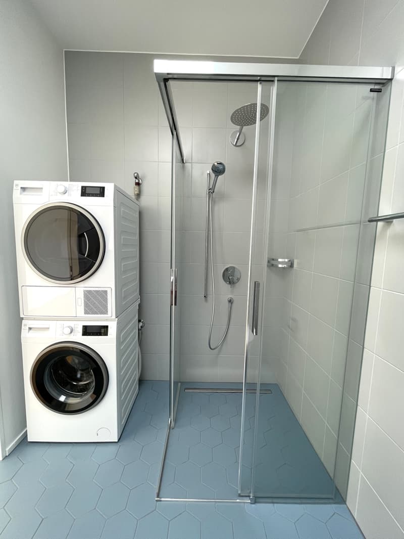 Badezimmer mit Waschturm auf der 2. Wohnebene