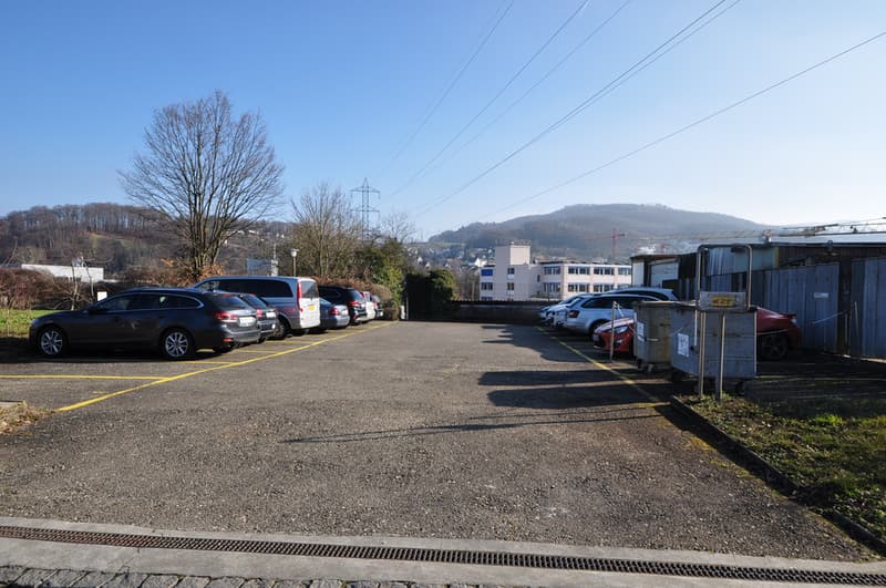 Parkplatz_Feld.JPG