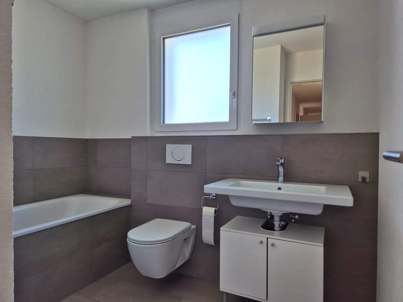 Moderne, Familienfreundliche 5.5 Zimmer Wohnung mit grossem Balkon (8)