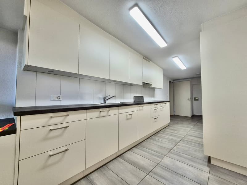 Charmante 3.5-Zimmer-Wohnung mit Kamin und Terrasse in Kestenholz (5)