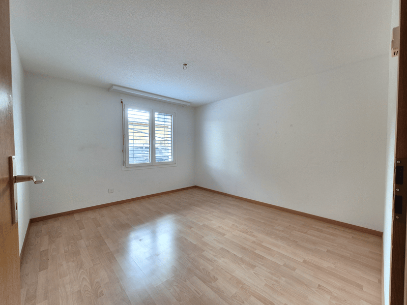 Helle, offene 4.5-Zimmer-Wohnung mit grosszügigem Balkon an ruhiger Lage (4)