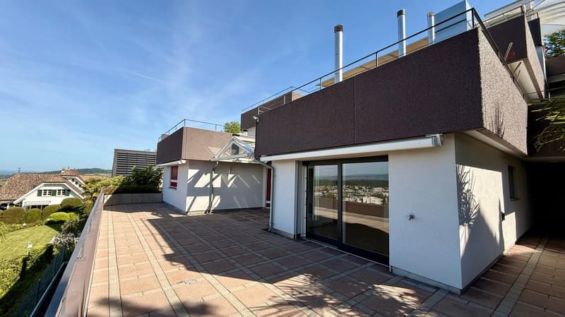 4.5 Zimmer Wohnung mit phantastischer Terrasse und Weitsicht (2)