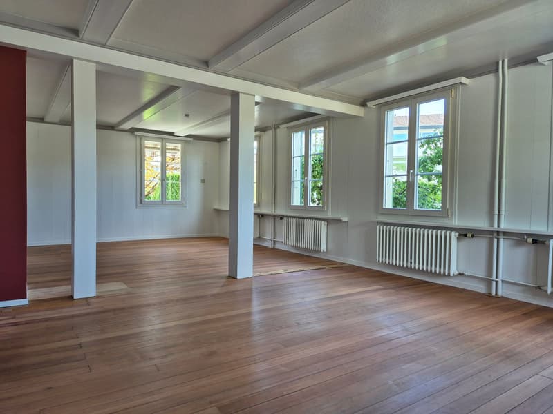 Charmantes 6.5-Zimmer Doppeleinfamilienhaus mit Altbau-Flair in Biglen (7)
