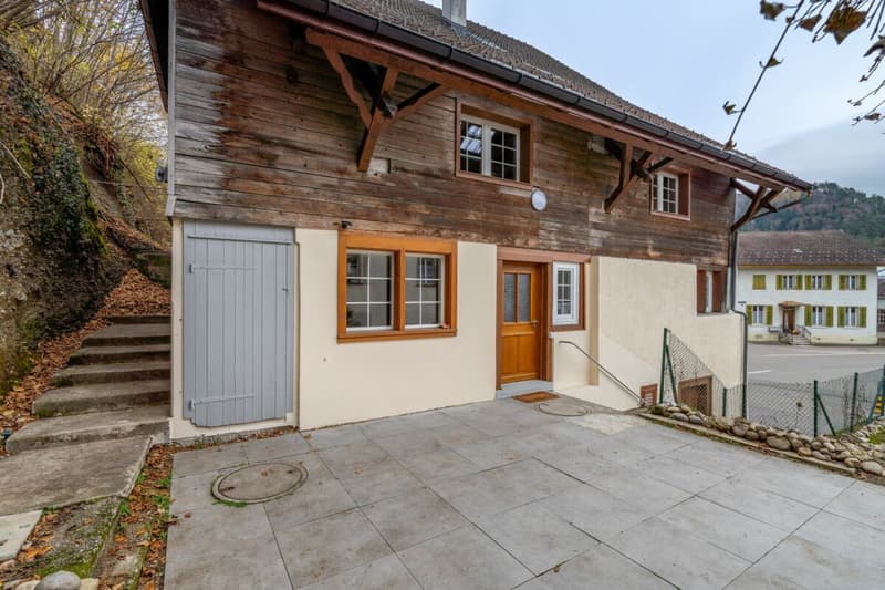 Saniertes Zweifamilienhaus in Wila – Ideal für Eigennutzer und Investoren (1)