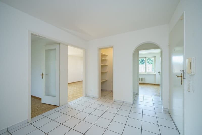 Charmante 4.5-Zimmer-Wohnung mit Balkon in Binningen (2)