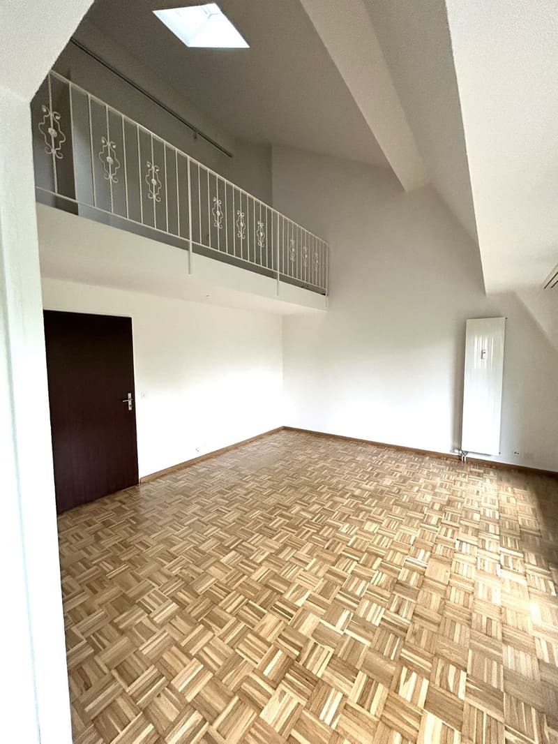 Charmante 3.5-Zimmer-Maisonette-Wohnung mit Balkon (2)