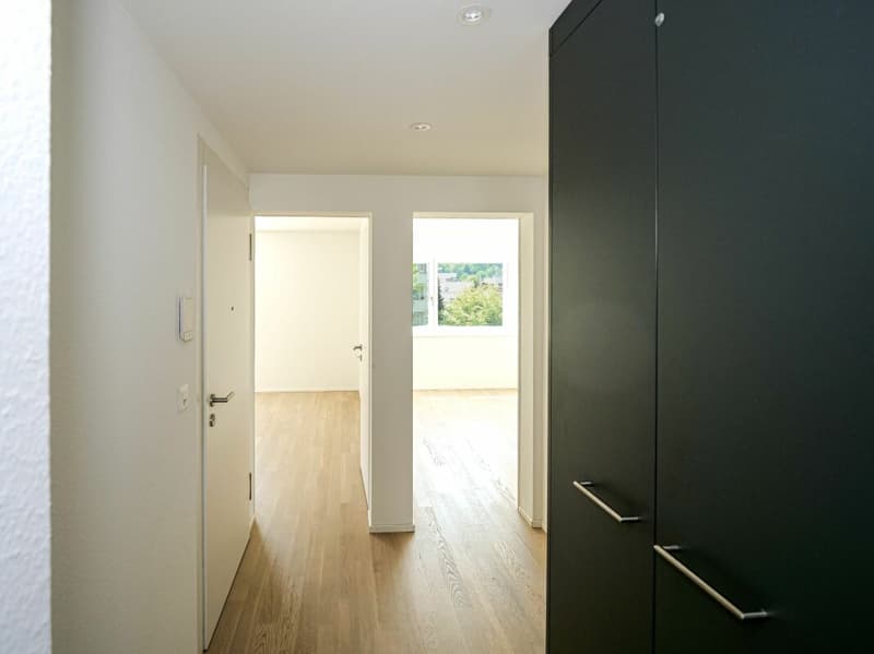 Moderne 3-Zimmerwohnung mit grossem Balkon (4)