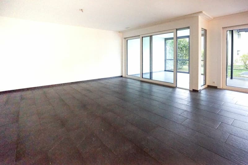 Moderne Familienwohnung mit Wintergarten und Balkon (2)
