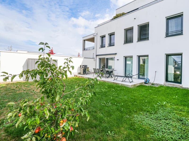 Doppelt im Grünen - stilvolle Gartenwohnung mit zwei Gärten (1)