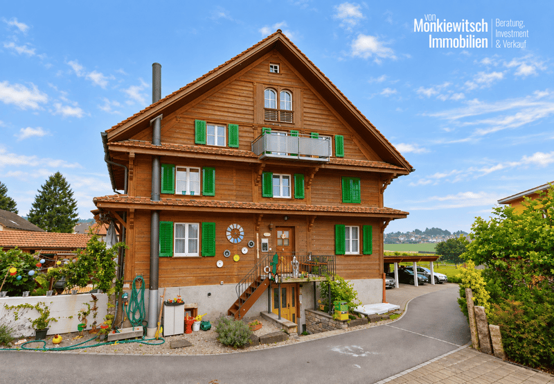 Charmante 4.5-Zimmer-Maisonette-Wohnung in historischem Altbau – Aristau (2)