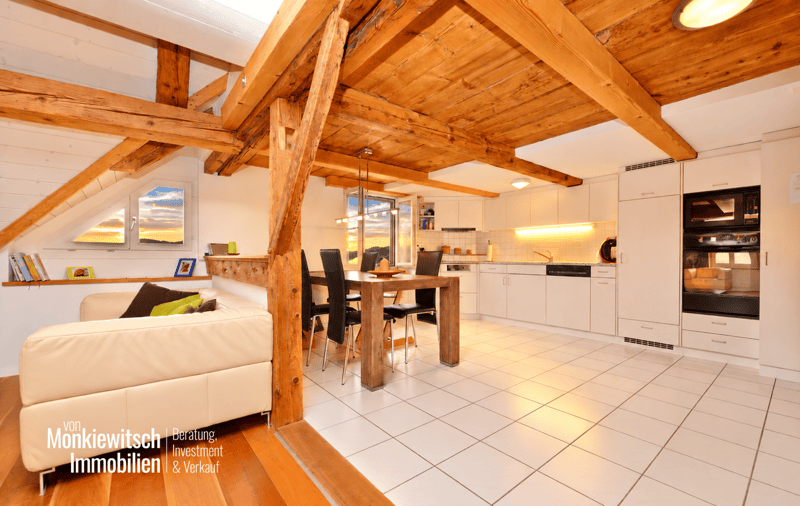Charmante 4.5-Zimmer-Maisonette-Wohnung in historischem Altbau – Aristau (4)