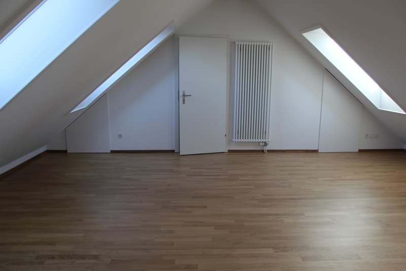 Zimmer im DG (mit 2 Stauflächen links und rechts hinten)